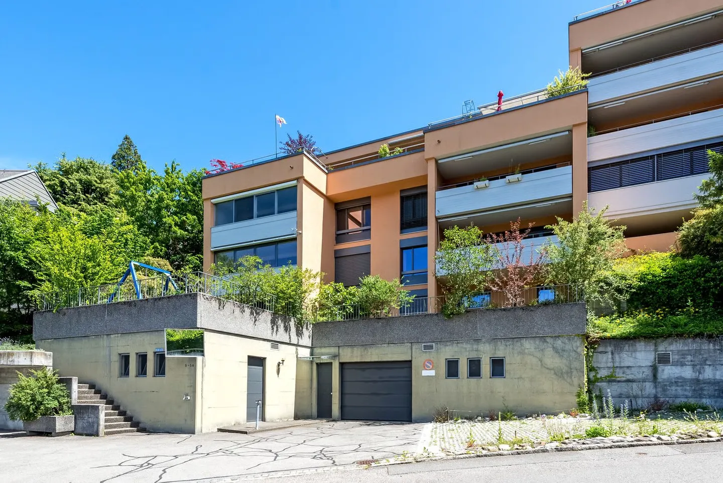Spacious and bright 4.5-room apartment with mountain view in Thun - Photo 2 of 18