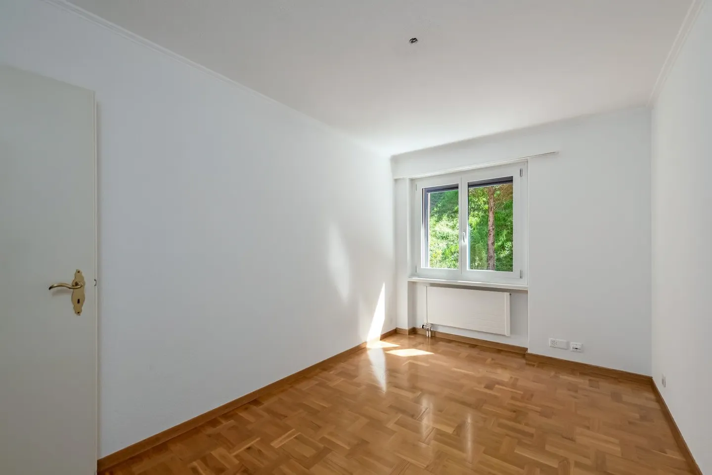 Spacious and bright 4.5-room apartment with mountain view in Thun - Photo 16 of 18