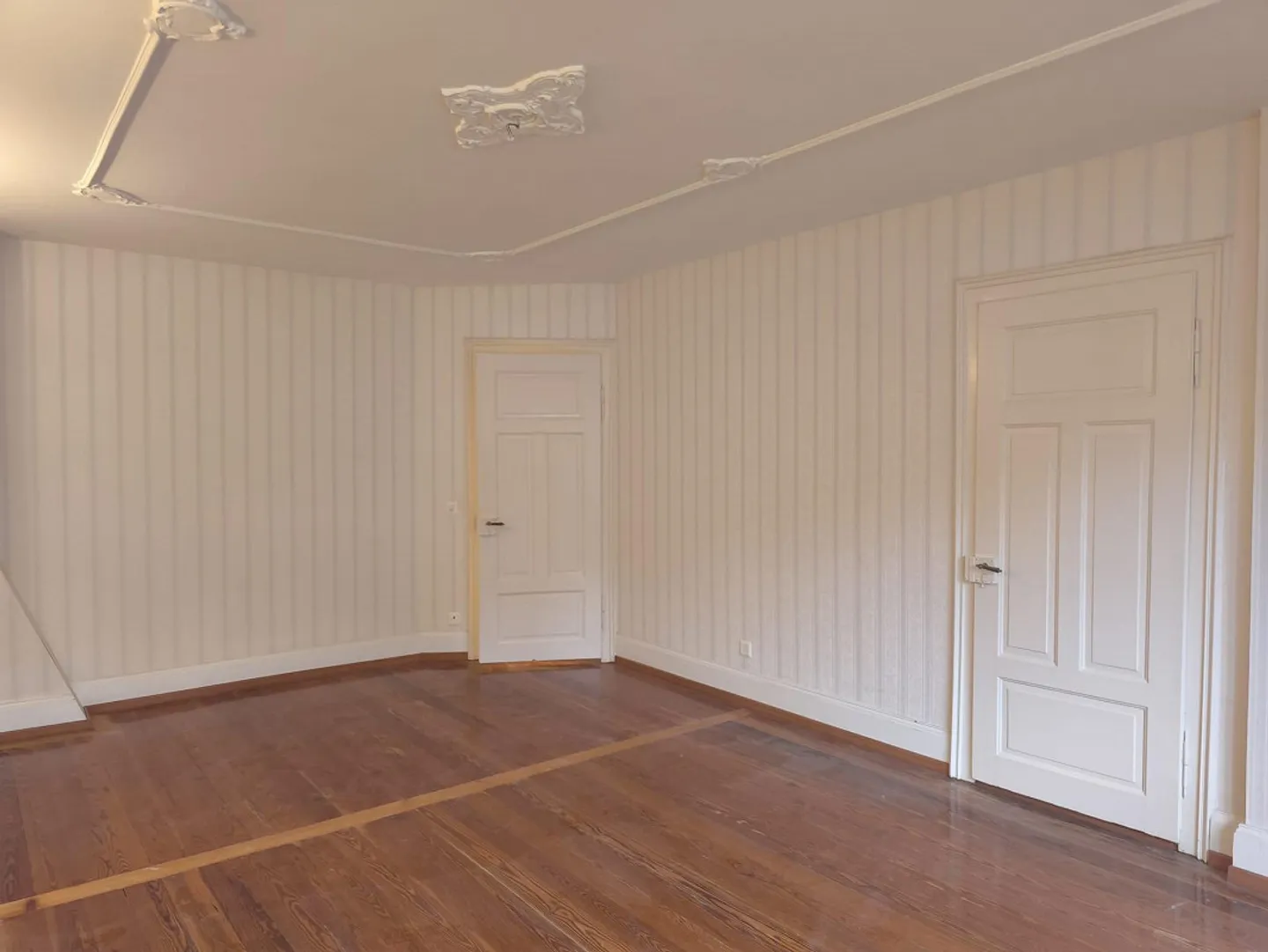 Großes, renoviertes Zimmer in einer Wohngemeinschaft für Akademiker - erstklassige Lage - Foto 3 von 12