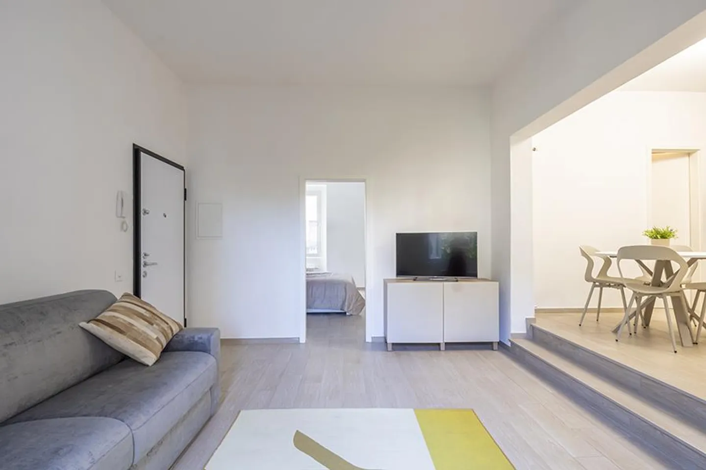 CENTRAL 2.5 PIÈCES MEUBLÉ À MENDRISIO - Photo 3 sur 11