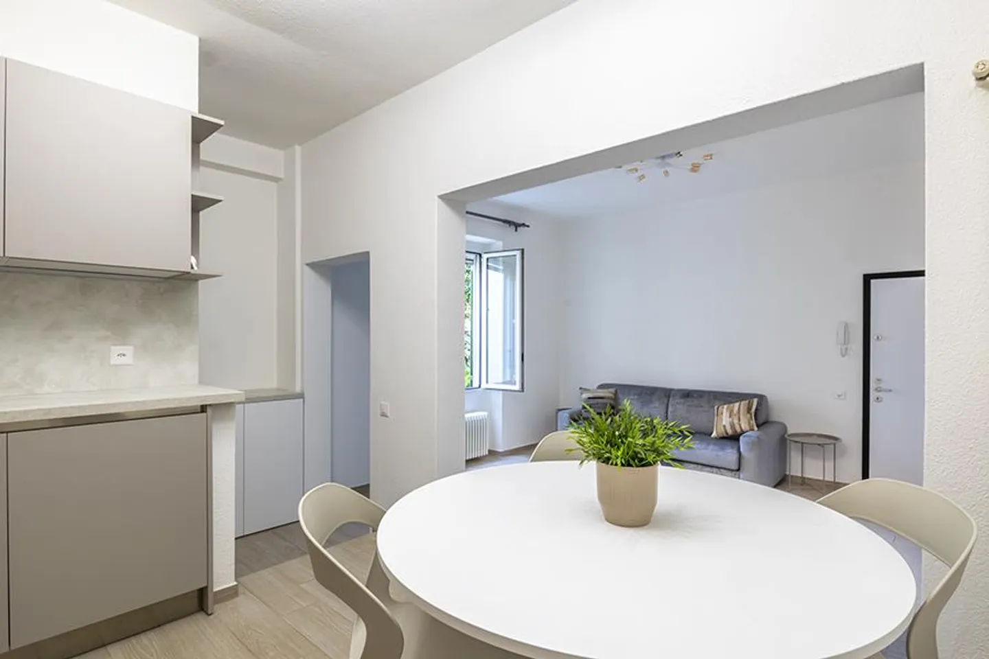 CENTRAL 2.5 PIÈCES MEUBLÉ À MENDRISIO - Photo 4 sur 11