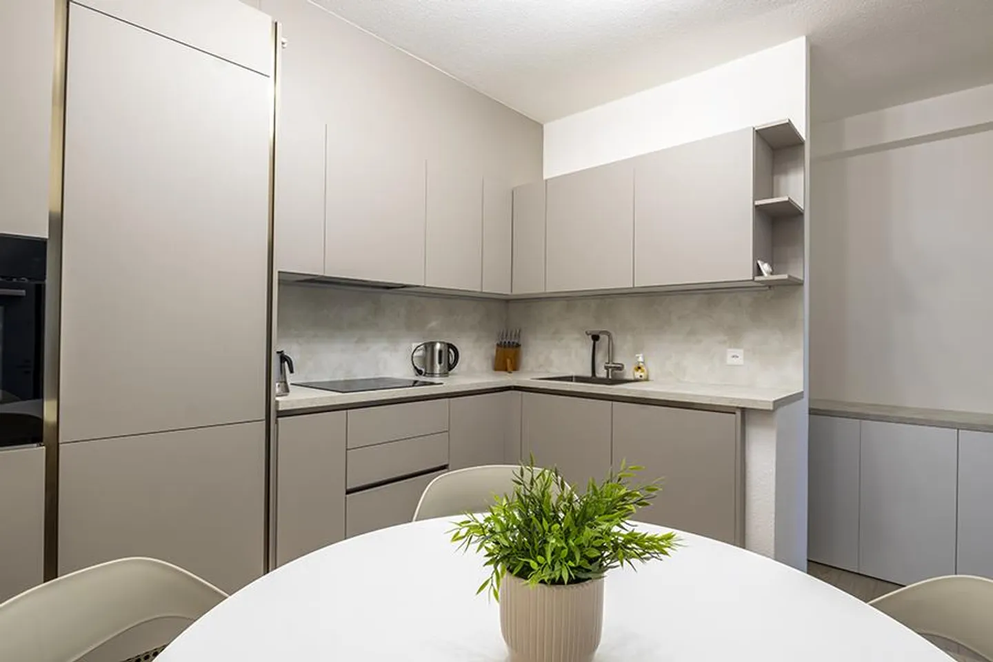 CENTRAL 2.5 PIÈCES MEUBLÉ À MENDRISIO - Photo 5 sur 11