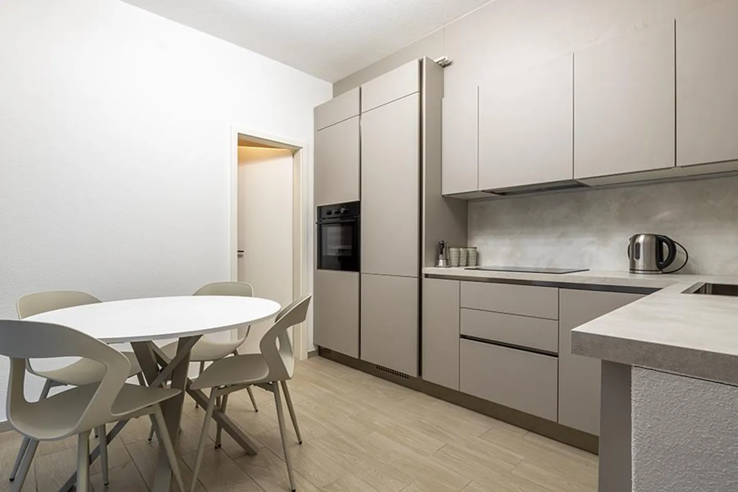 CENTRAL 2.5 PIÈCES MEUBLÉ À MENDRISIO - Photo 6 sur 11