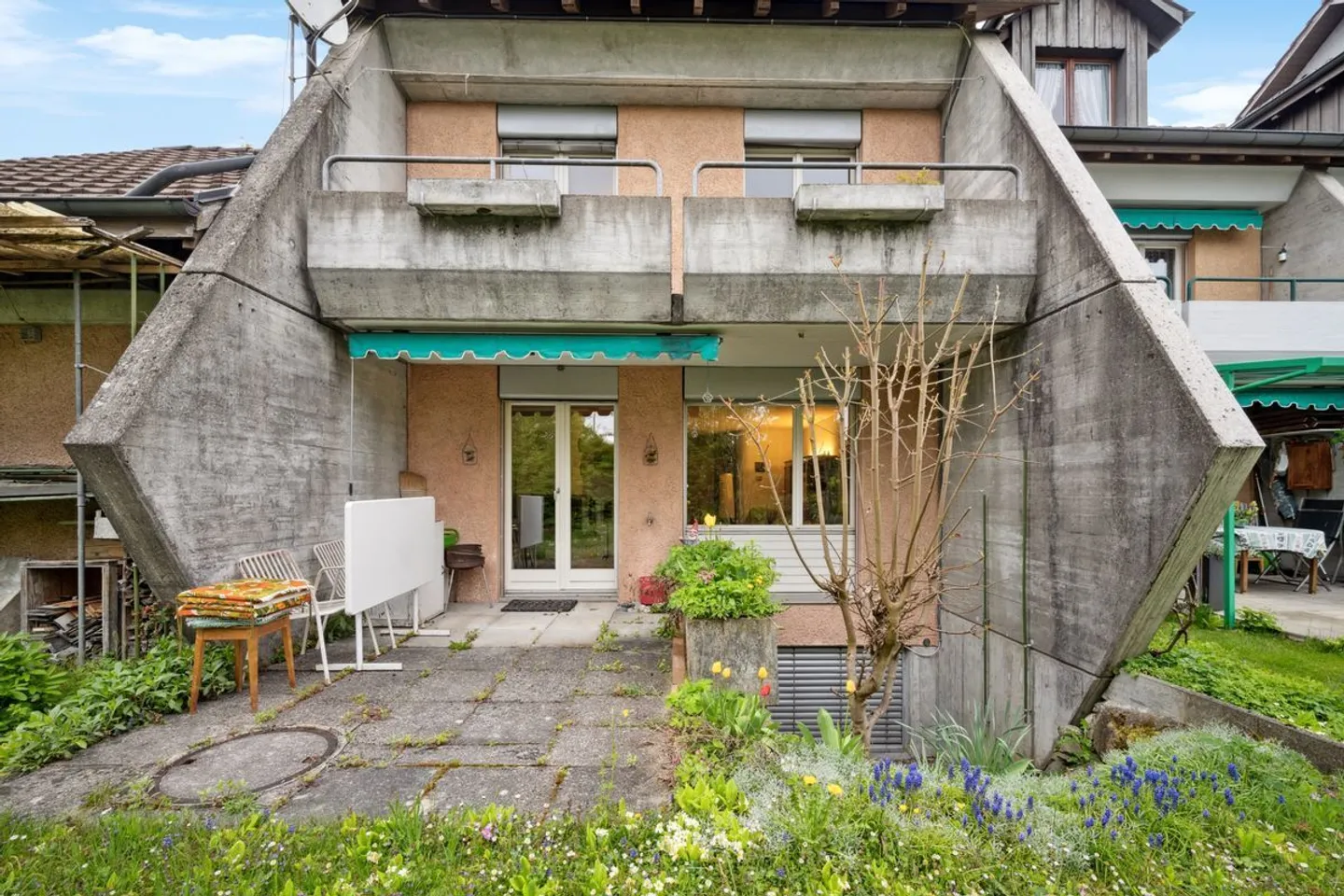 Family Paradise in Prime Location? With Renovation Potential - Photo 1 of 8