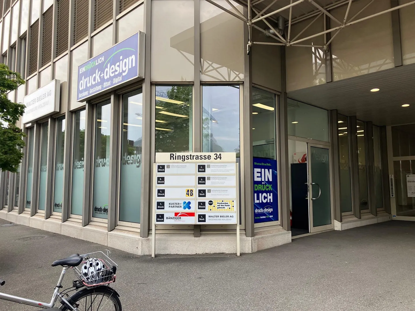 Spazio commerciale / espositivo e di vendita - Foto 6 di 14
