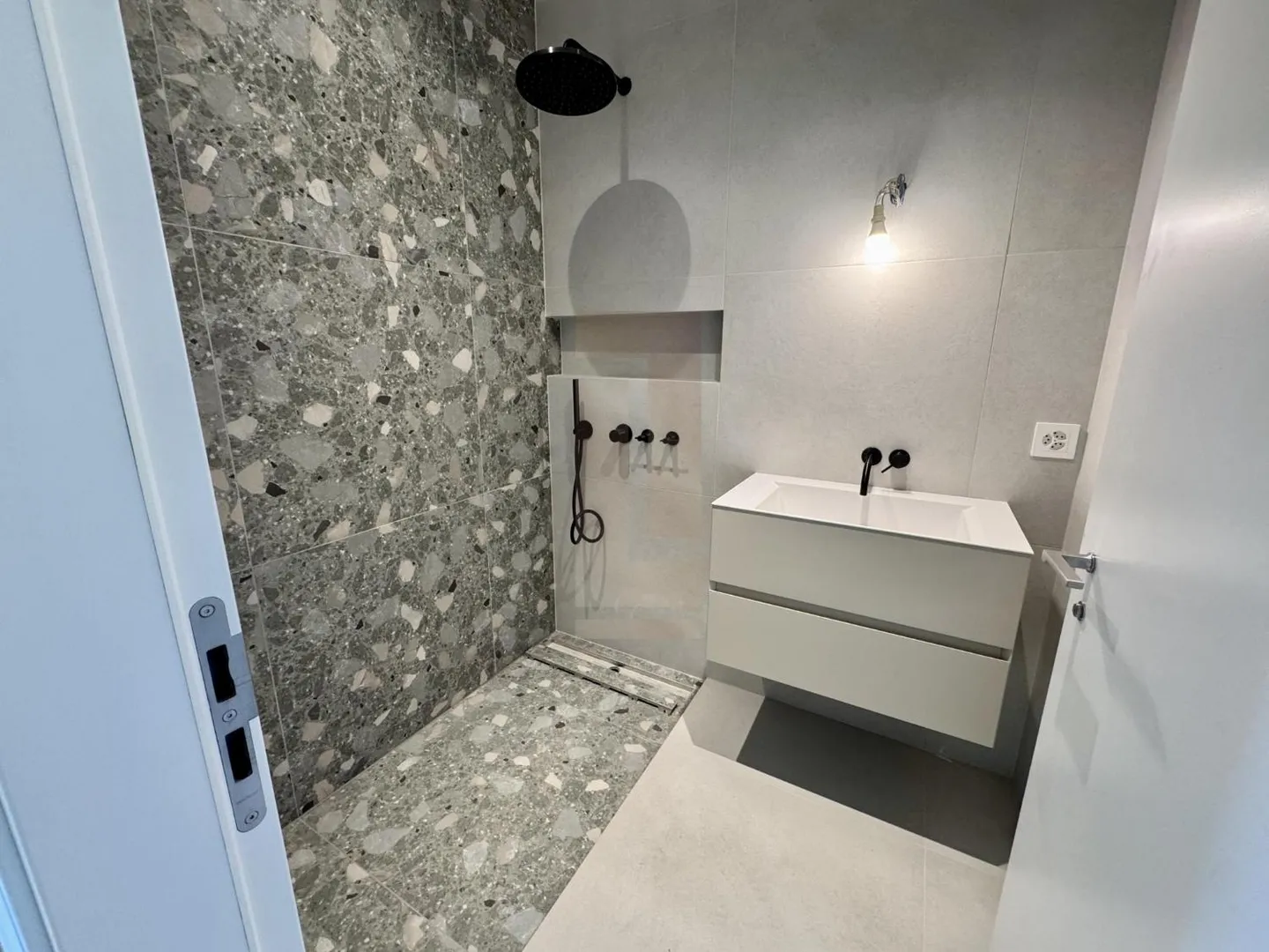 Wunderschöne neue zeitgenössische Villa - Foto 8 von 13