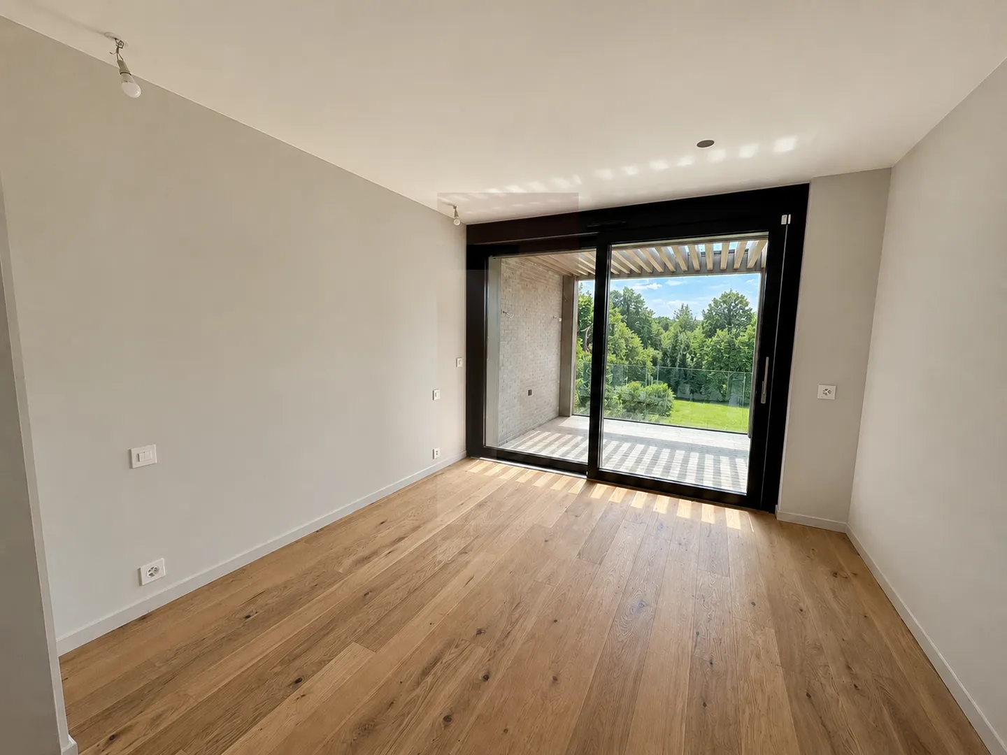 Wunderschöne neue zeitgenössische Villa - Foto 9 von 13