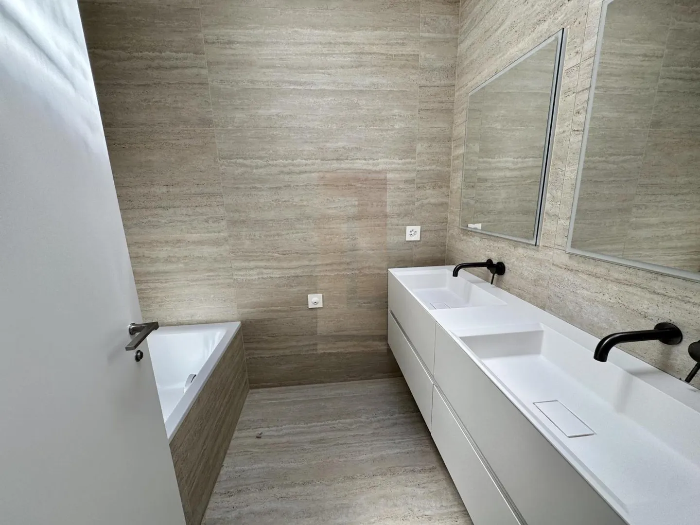 Wunderschöne neue zeitgenössische Villa - Foto 11 von 13