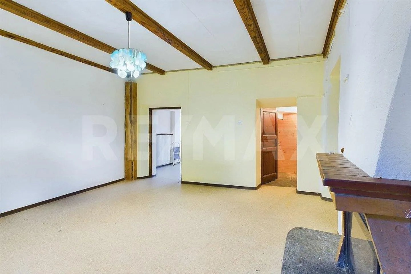 Propriété avec le potentiel de créer une oasis de paix et de tranquillité - Photo 5 sur 13