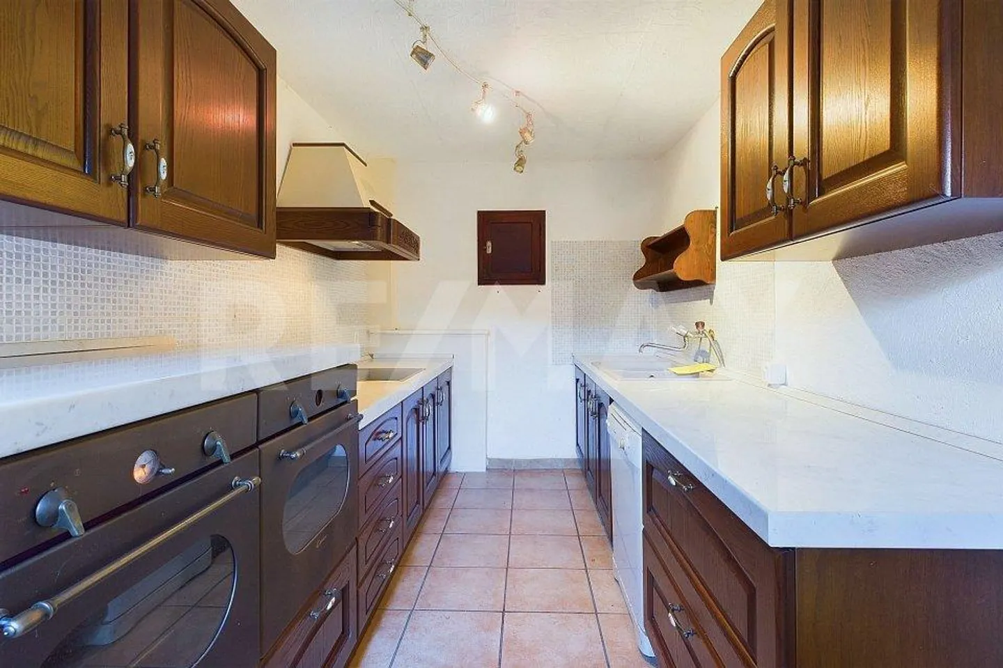 Propriété avec le potentiel de créer une oasis de paix et de tranquillité - Photo 6 sur 13