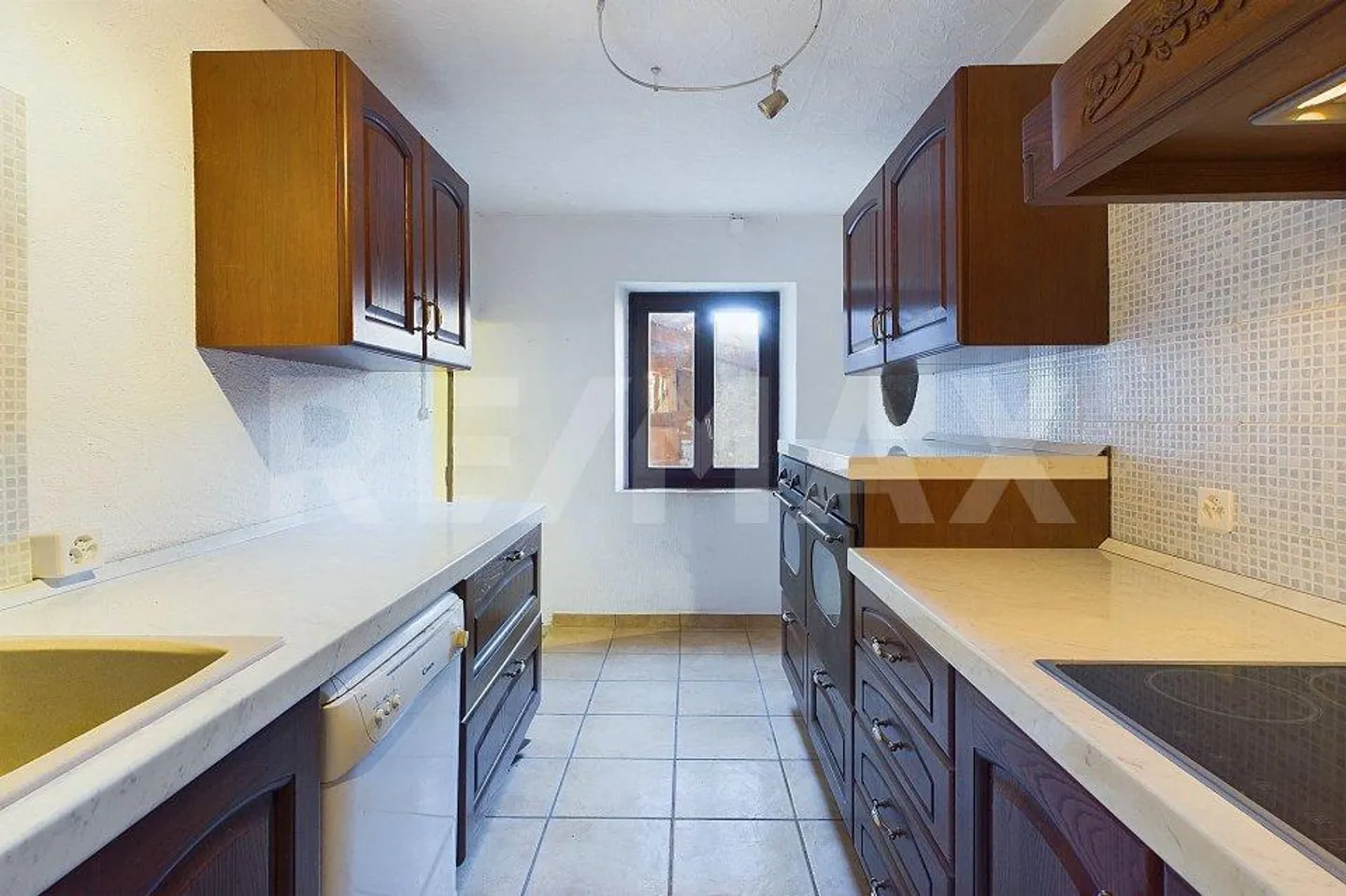 Propriété avec le potentiel de créer une oasis de paix et de tranquillité - Photo 7 sur 13