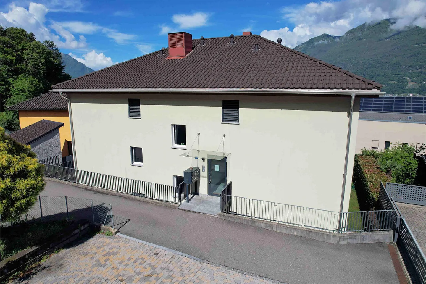 Appartement dans une petite construction et dans un emplacement très calme - Photo 2 sur 18