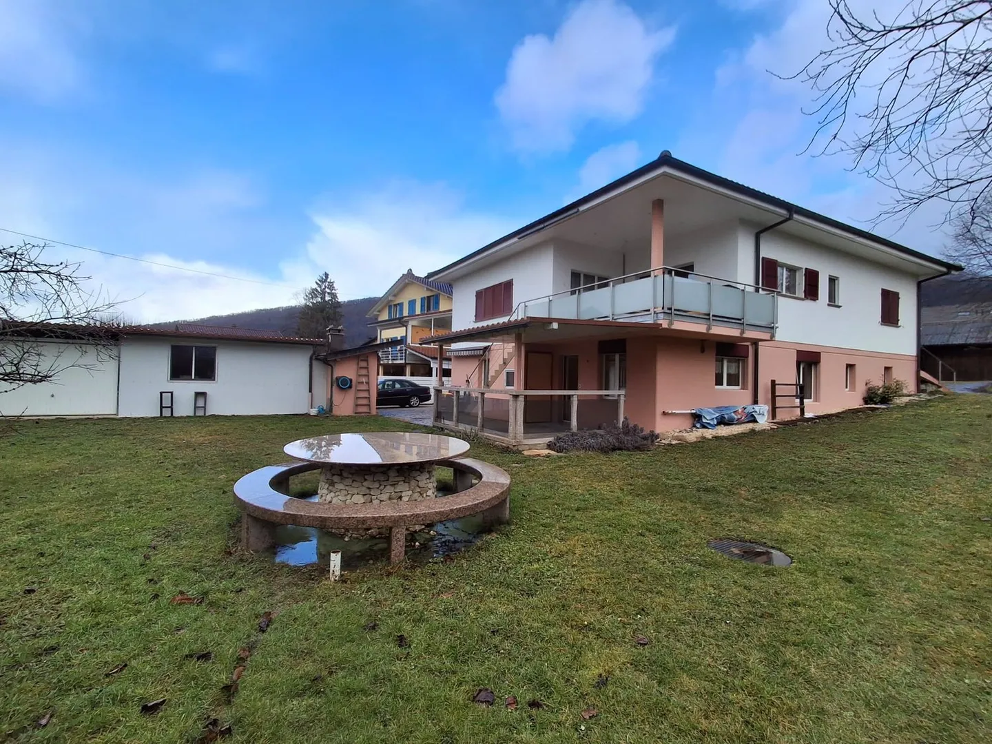 Villa familiale avec revenus locatifs - Photo 1 sur 12