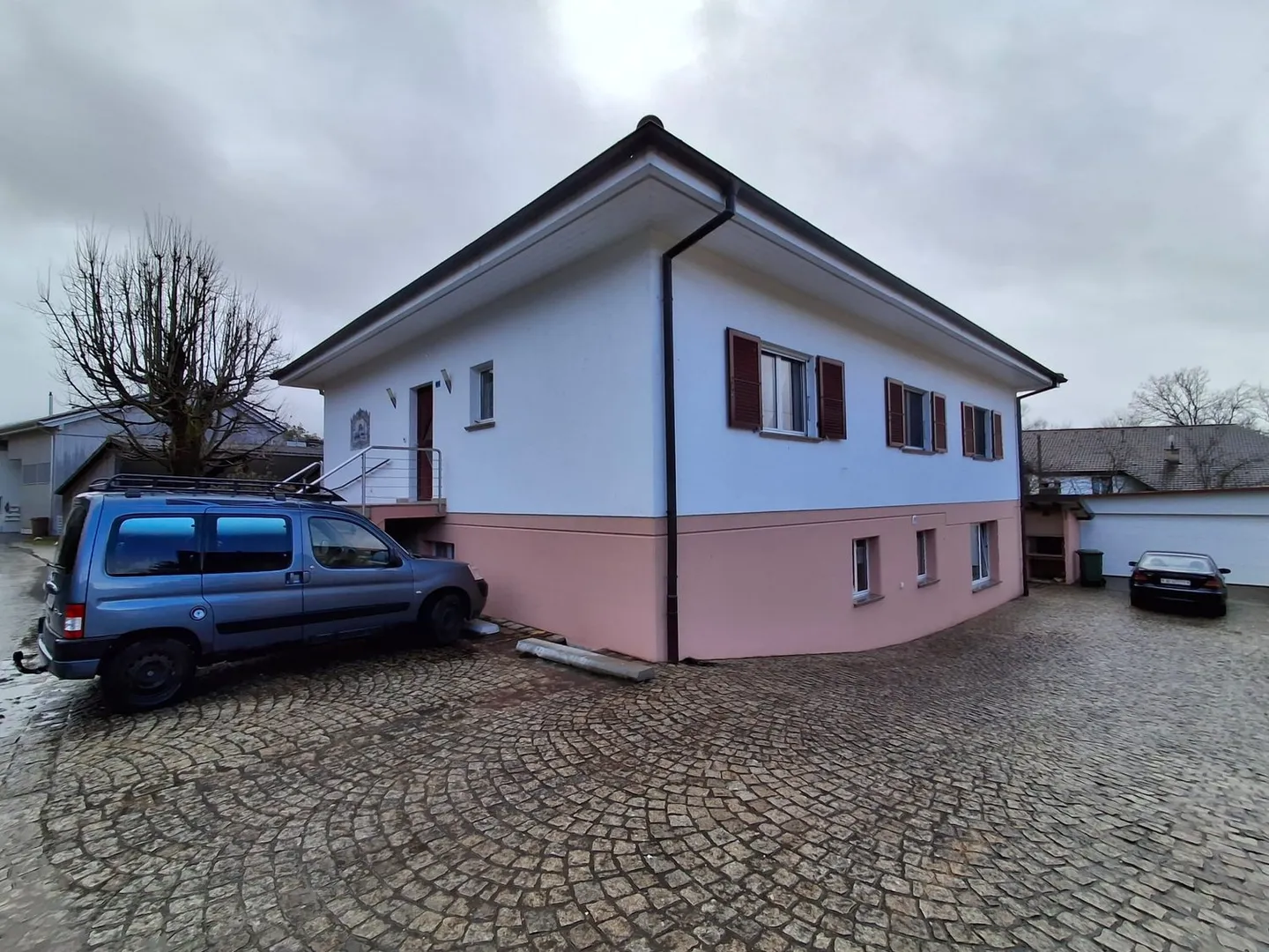 Villa familiale avec revenus locatifs - Photo 4 sur 12