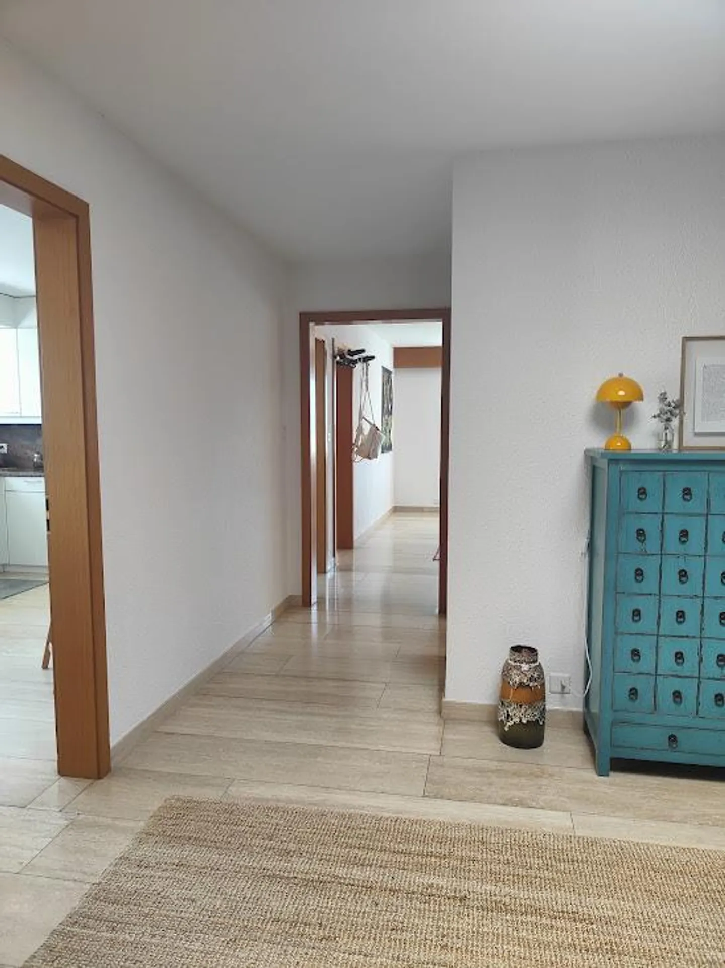 Ampio appartamento mansardato di 7 stanze soleggiato in una posizione tranquilla - Foto 1 di 18