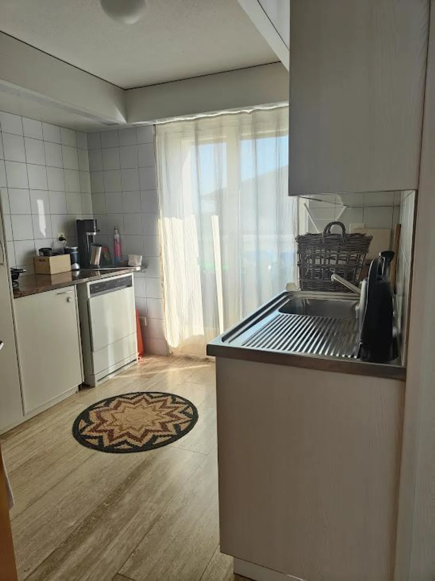 Ampio appartamento mansardato di 7 stanze soleggiato in una posizione tranquilla - Foto 8 di 18