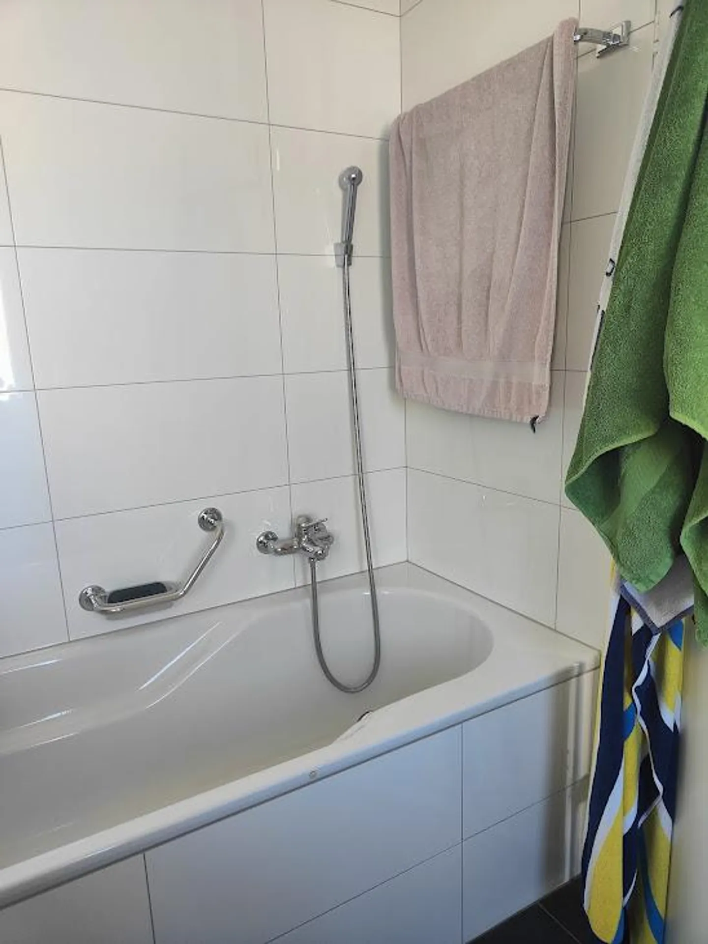 Ampio appartamento mansardato di 7 stanze soleggiato in una posizione tranquilla - Foto 15 di 18