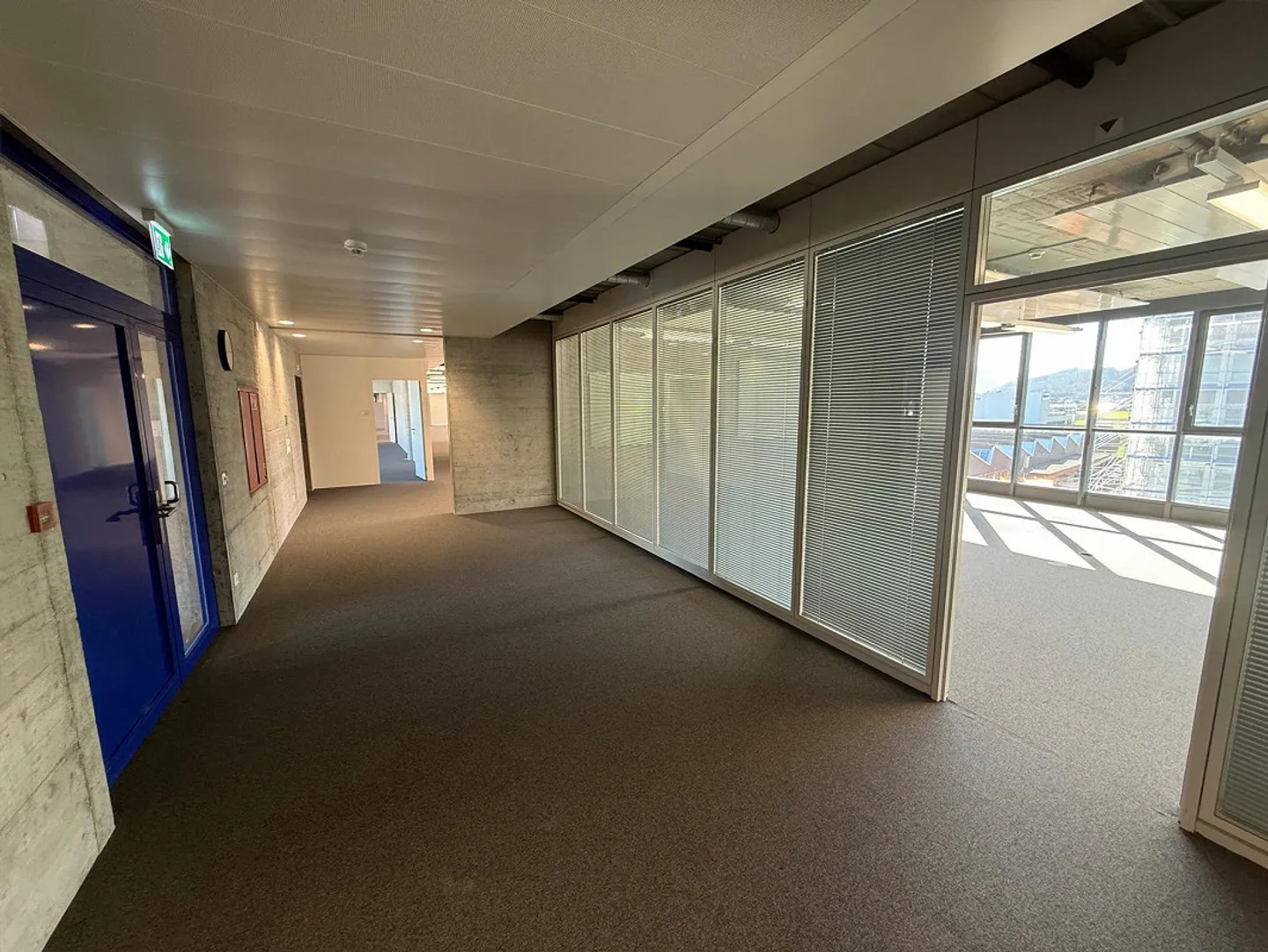 Attractive Office Space (868 m2) - Photo 2 of 14