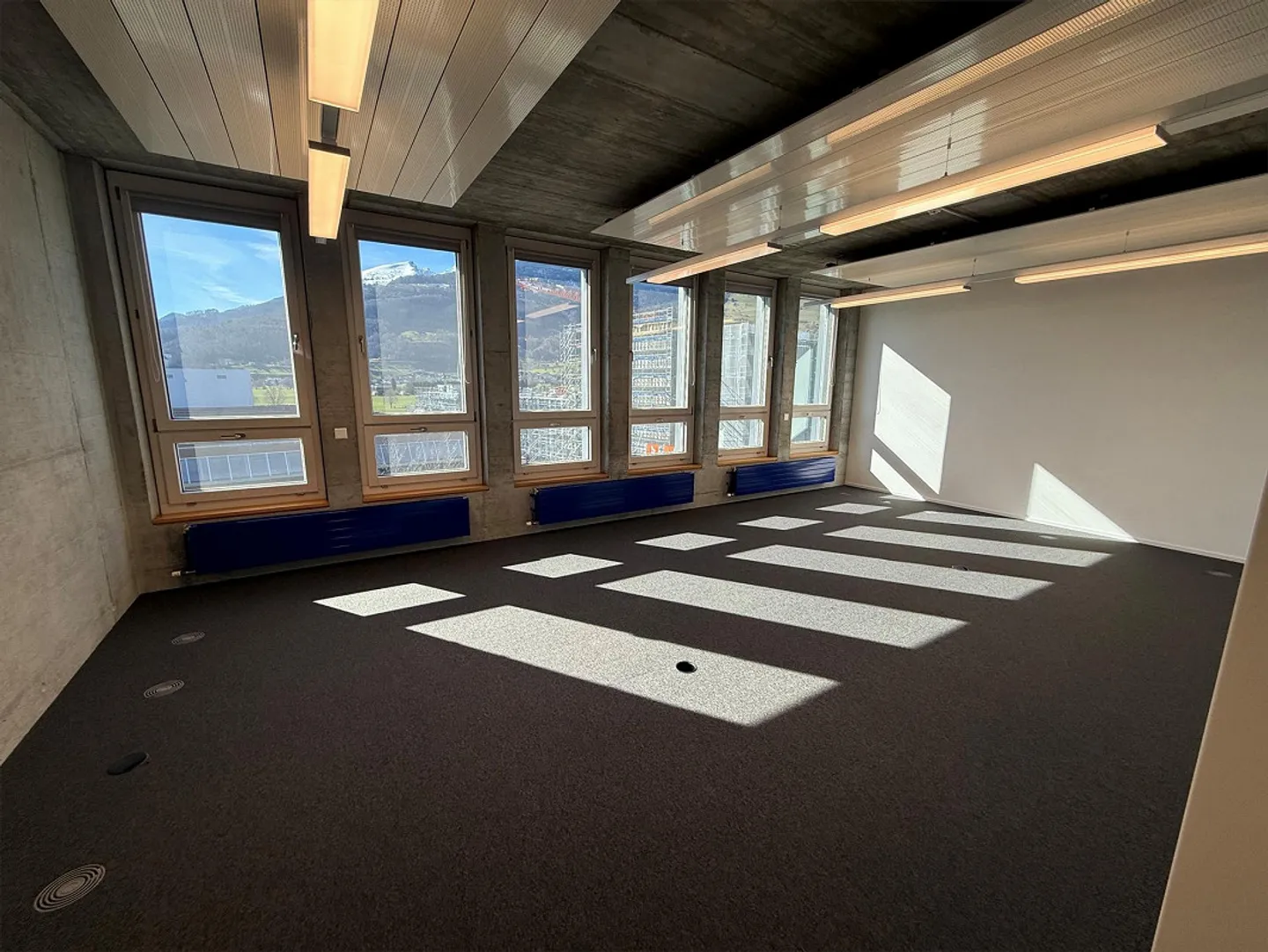 Attractive Office Space (868 m2) - Photo 6 of 14