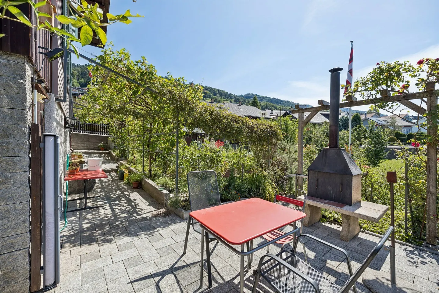 Vielseitige Liegenschaft mit Alpenblick - Foto 3 von 19