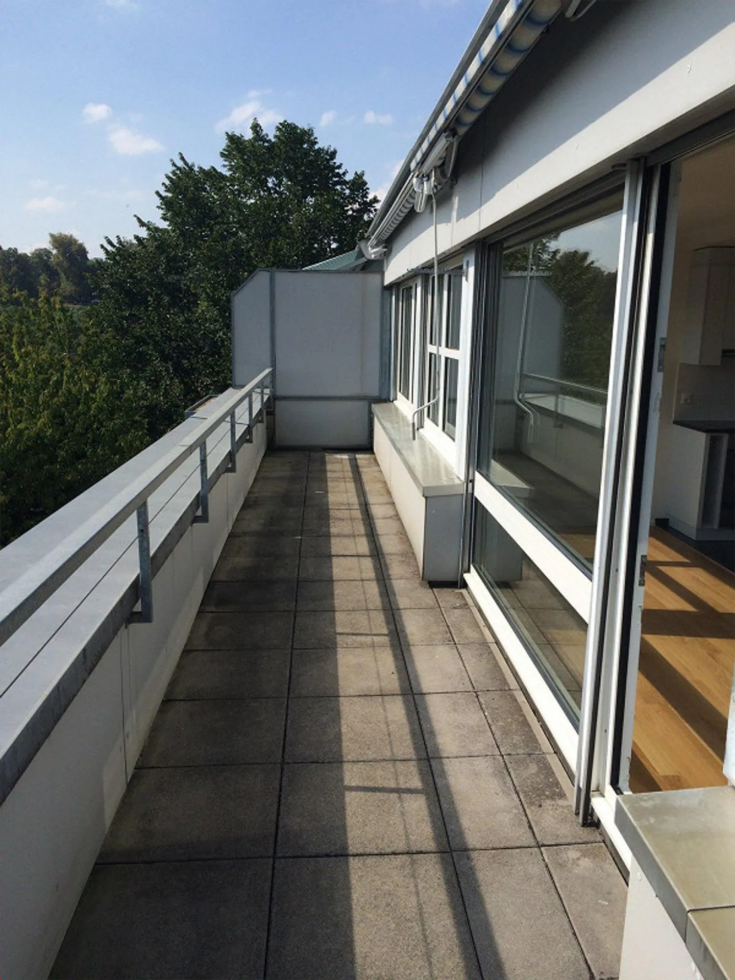 Appartamento attico di 3,5 stanze con vista su Güschä - Foto 10 di 12