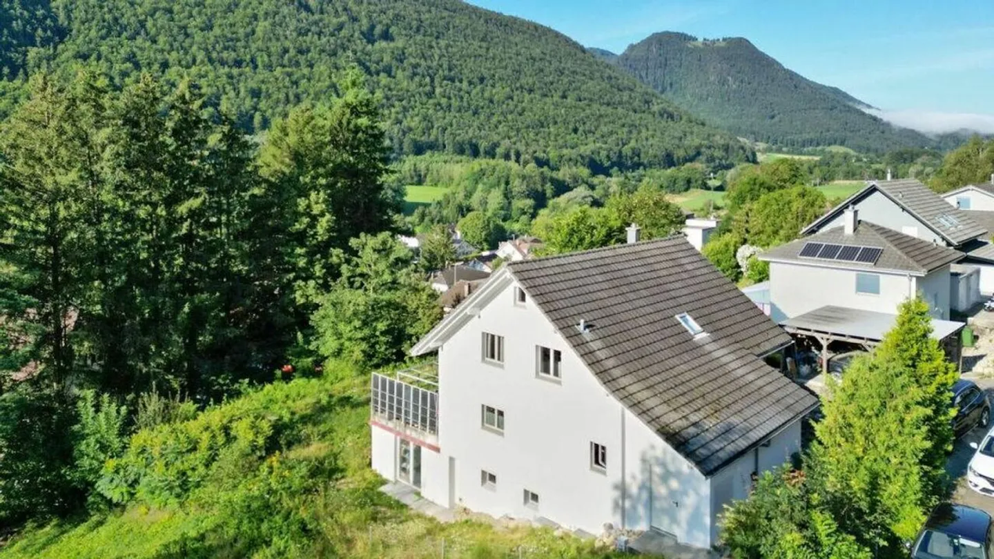 Detached 7.5 room villa in La Heutte - Photo 2 of 11