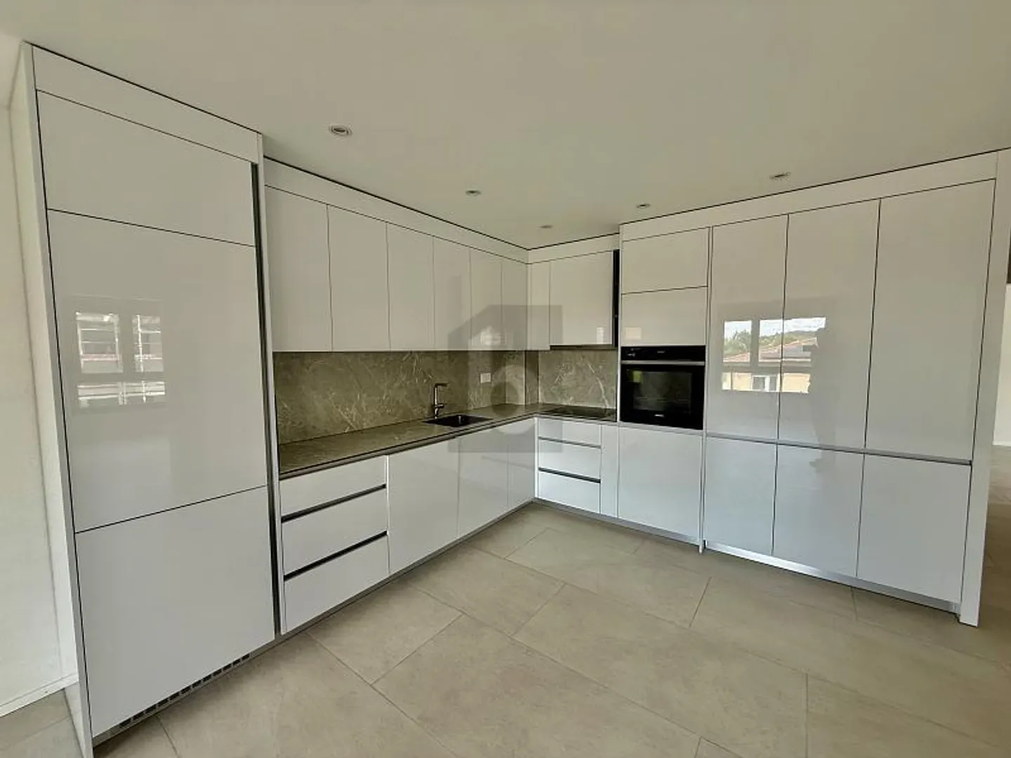 MAGNIFICENT AND MODERN WITH TERRACE - Photo 3 of 6