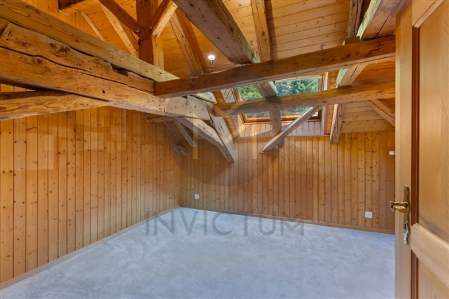 Ampia casa unifamiliare di 9,5 stanze con due appartamenti a Les Avants. - Foto 17 di 20