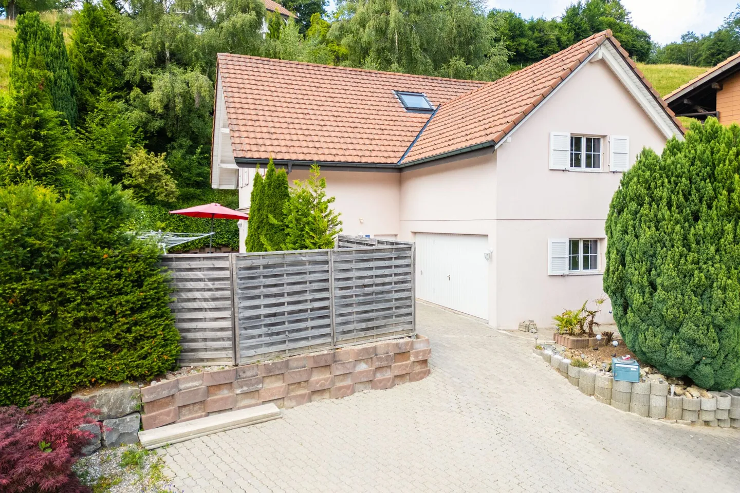 6.5 Room Single Family House with Large Space in Plasselb - Photo 1 of 13