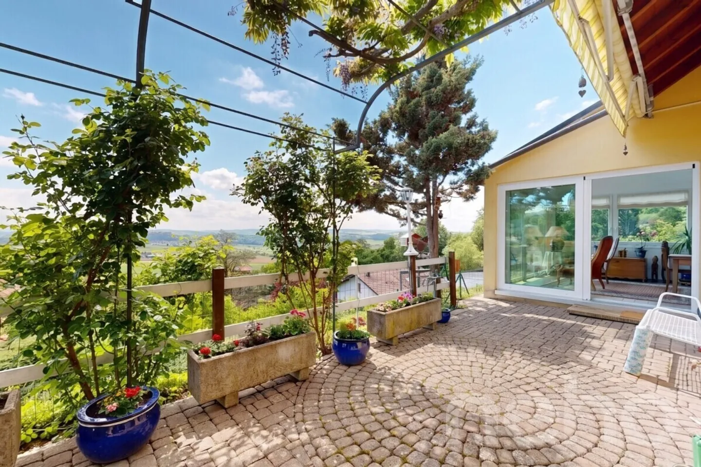 Geräumige Villa mit Aussicht - Foto 3 von 13