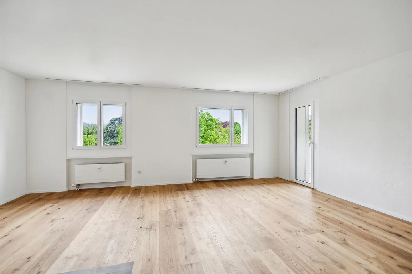 Fully Renovated 4.5 Room Apartment in the Heart of Niederuzwil - Photo 5 of 11