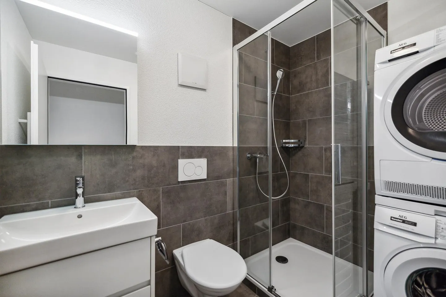 Fully Renovated 4.5 Room Apartment in the Heart of Niederuzwil - Photo 10 of 11