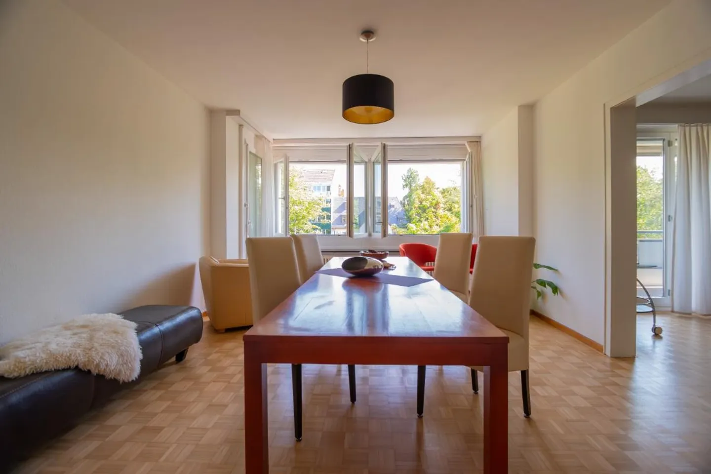 Propriété résidentielle meublée de 5,5 pièces - Photo 2 sur 5