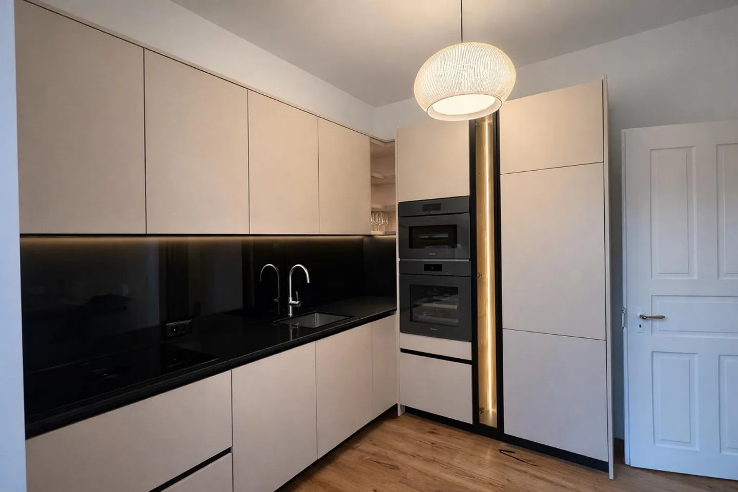 Appartamento moderno, completamente arredato, in posizione centrale a Baden - disponibile immediatamente - Foto 3 di 3