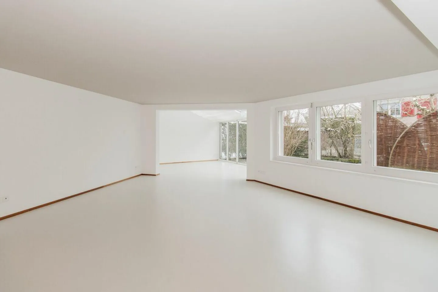 Grande maison jumelée de 6,5 pièces dans un quartier résidentiel privilégié - modernisée et prête à emménager - Photo 6 sur 14