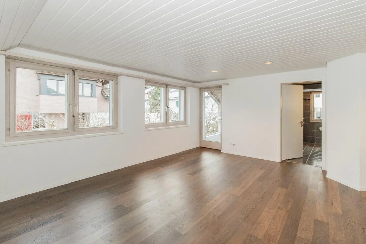 Grande maison jumelée de 6,5 pièces dans un quartier résidentiel privilégié - modernisée et prête à emménager - Photo 11 sur 14