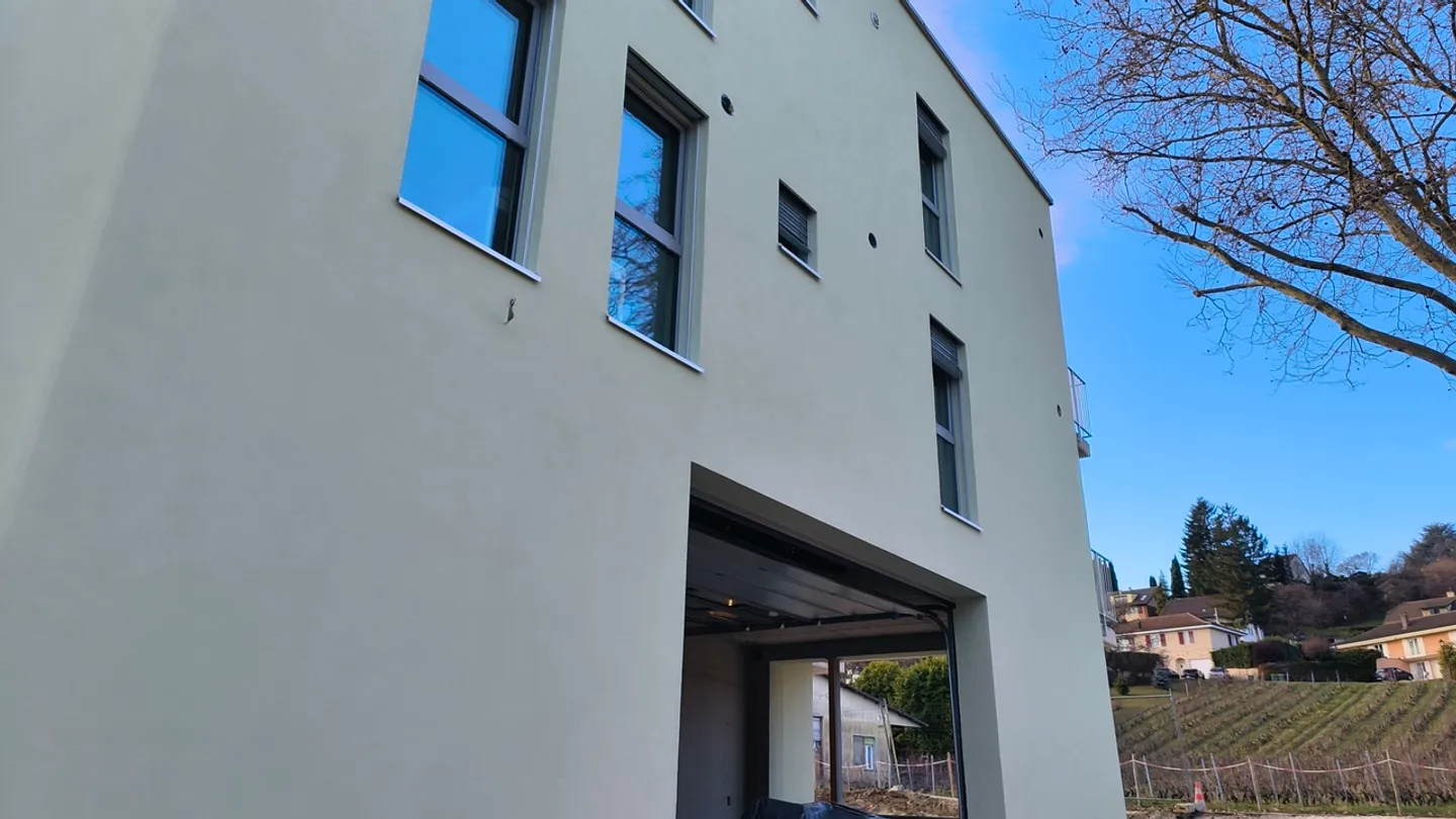 Immeuble Mixte Moderne - Photo 2 sur 12