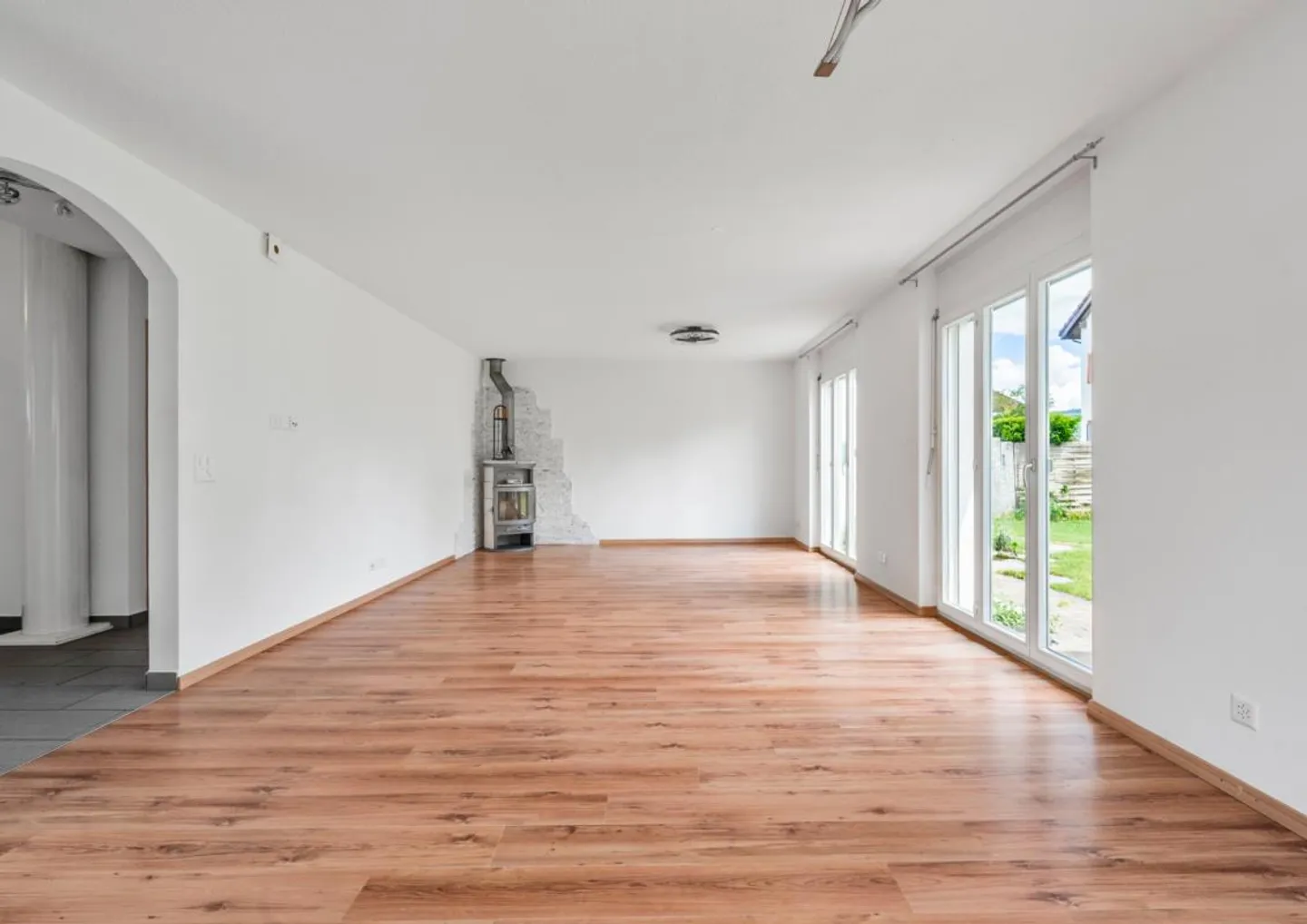 SPACIOUS - GARDEN IDYLL - VARIETY OF ROOMS - Photo 4 of 12