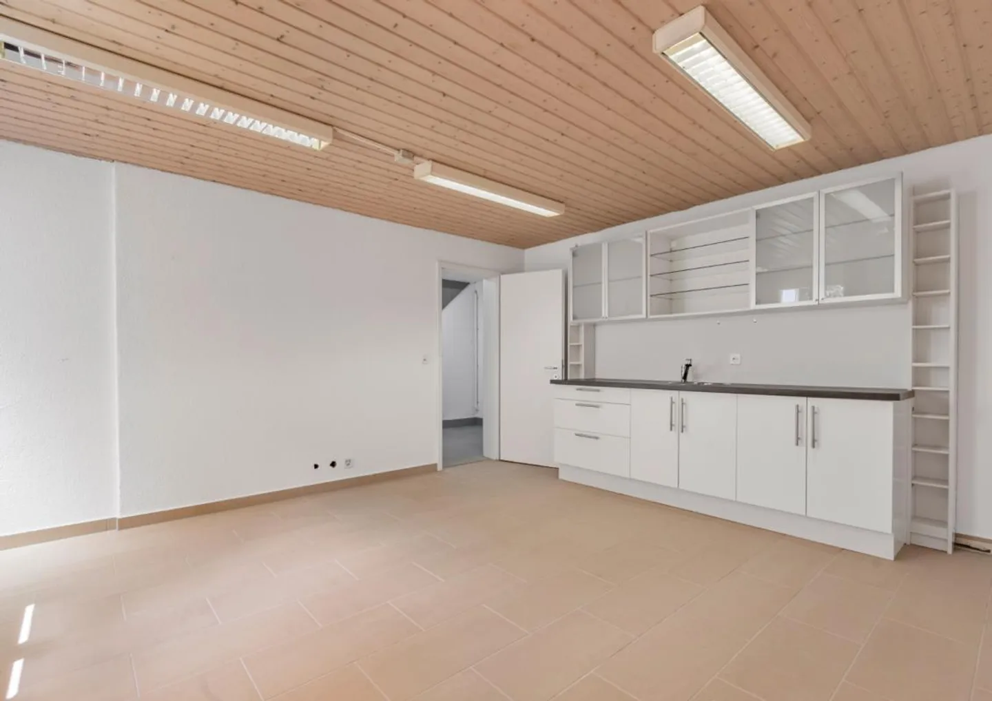SPACIOUS - GARDEN IDYLL - VARIETY OF ROOMS - Photo 5 of 12