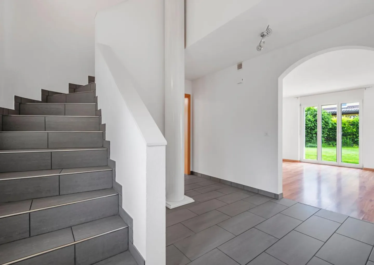 SPACIOUS - GARDEN IDYLL - VARIETY OF ROOMS - Photo 8 of 12