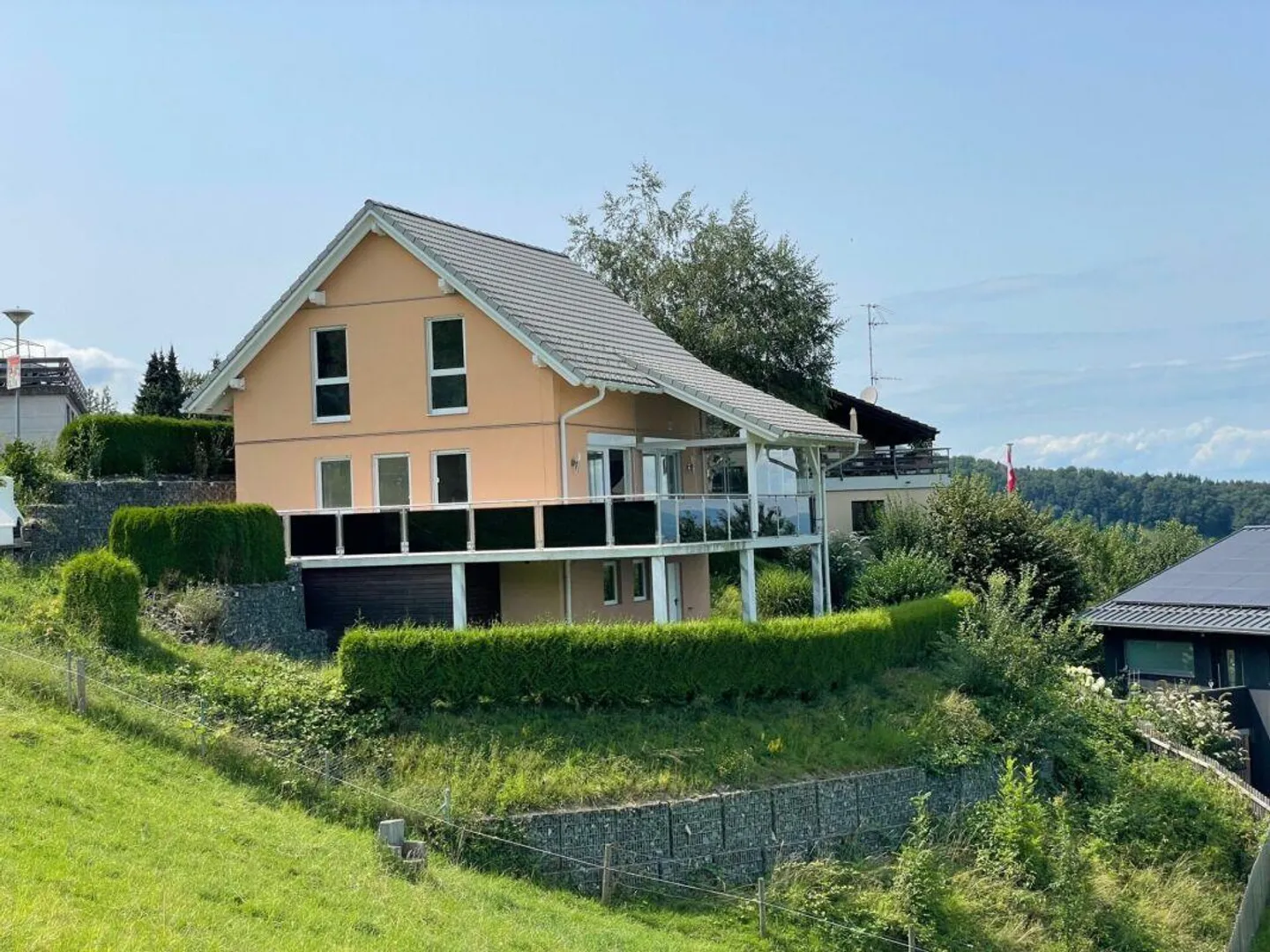 Charmantes Einfamilienhaus mit Seesicht - Foto 1 von 26