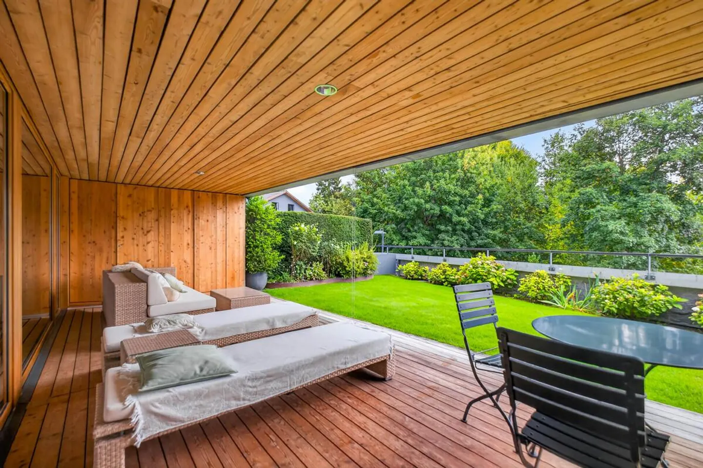 Flims Waldhaus: Holiday apartment with protected patio and panoramic view - Photo 5 of 6