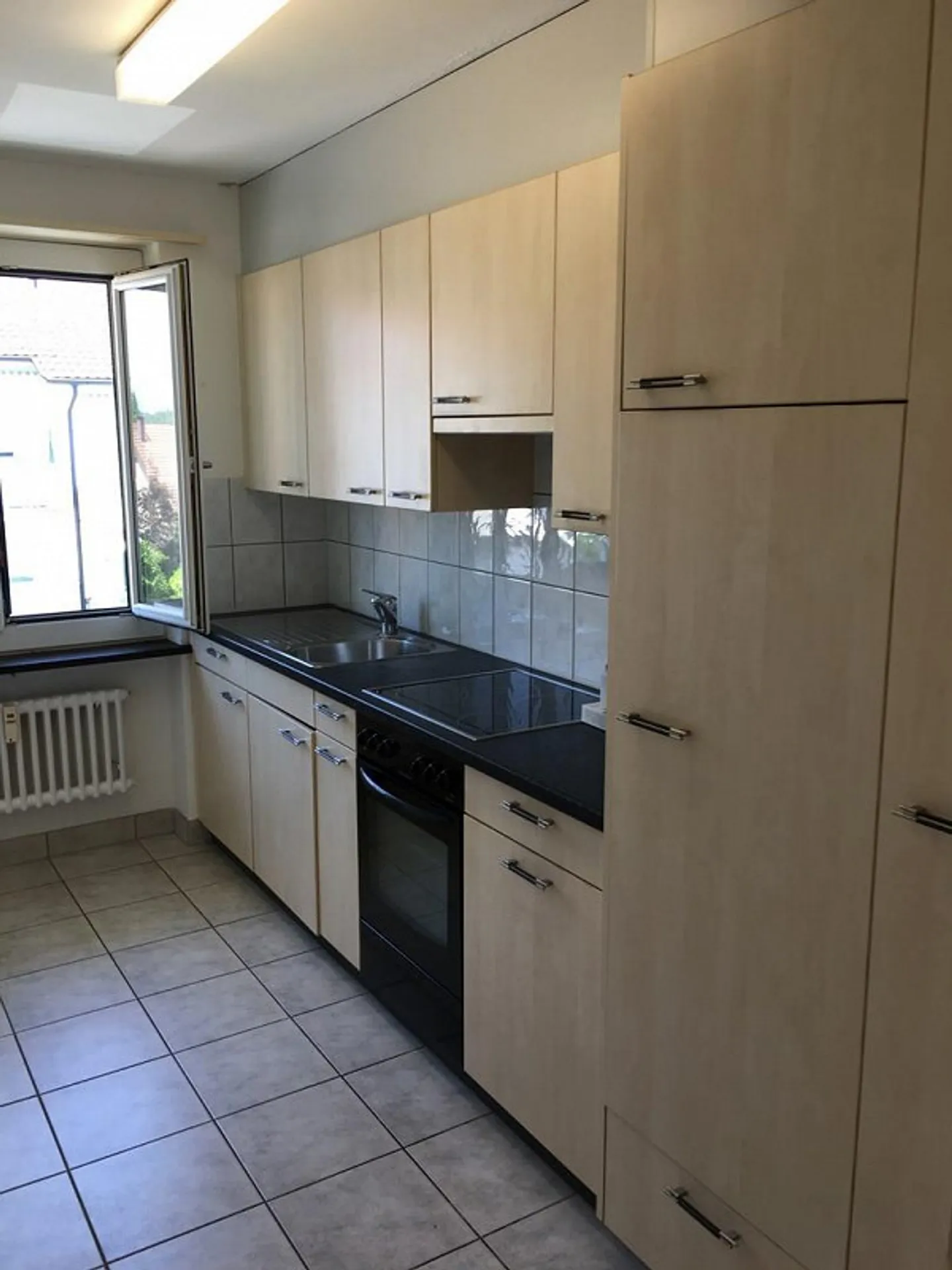 Bell'appartamento di 3.5 stanze di fronte a Coop Bäregg - Foto 5 di 19