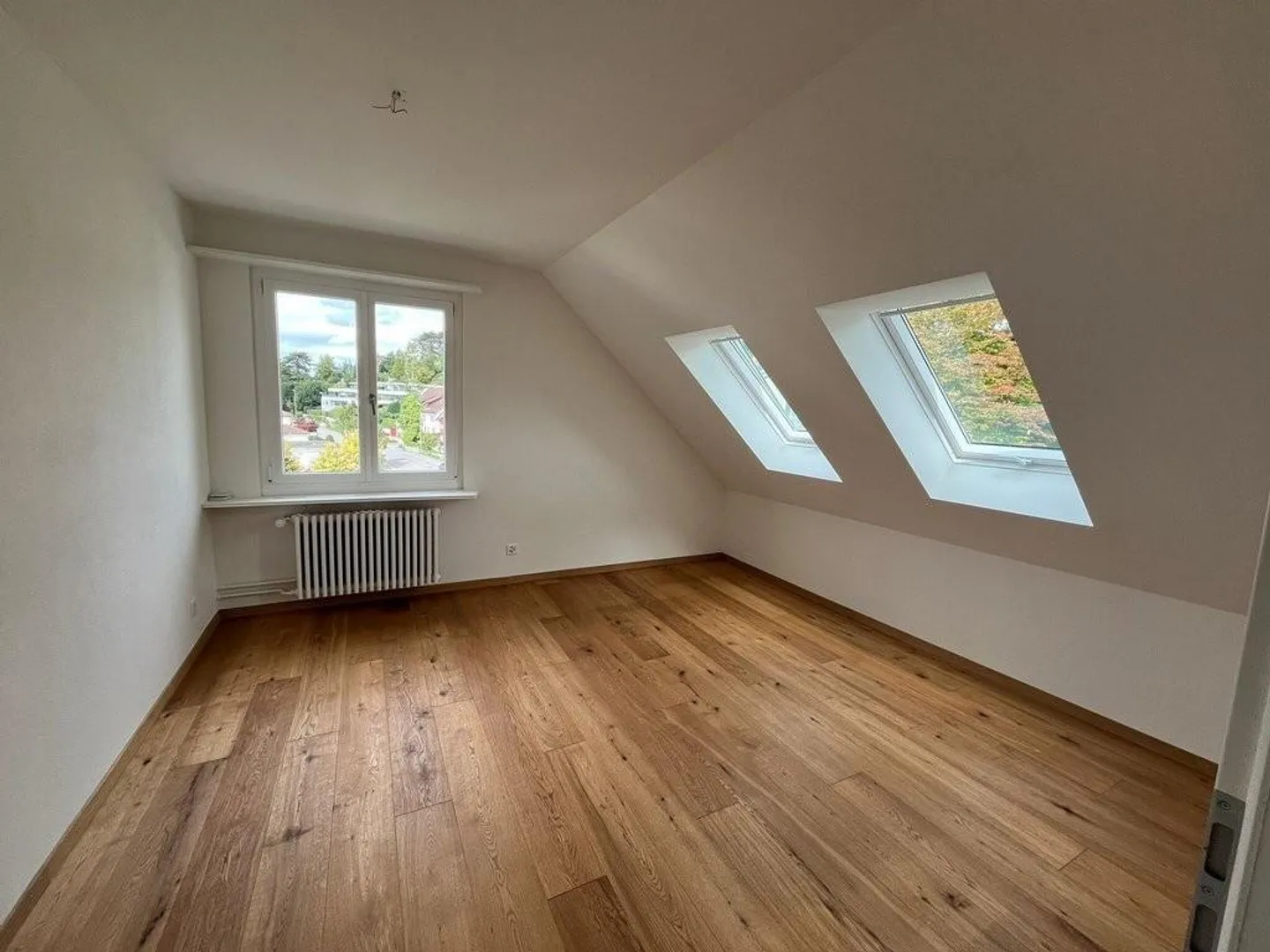 Moderne 2.5-Zimmer-Wohnung in Küsnacht mit herrlichem Seeblick! - Foto 3 von 5