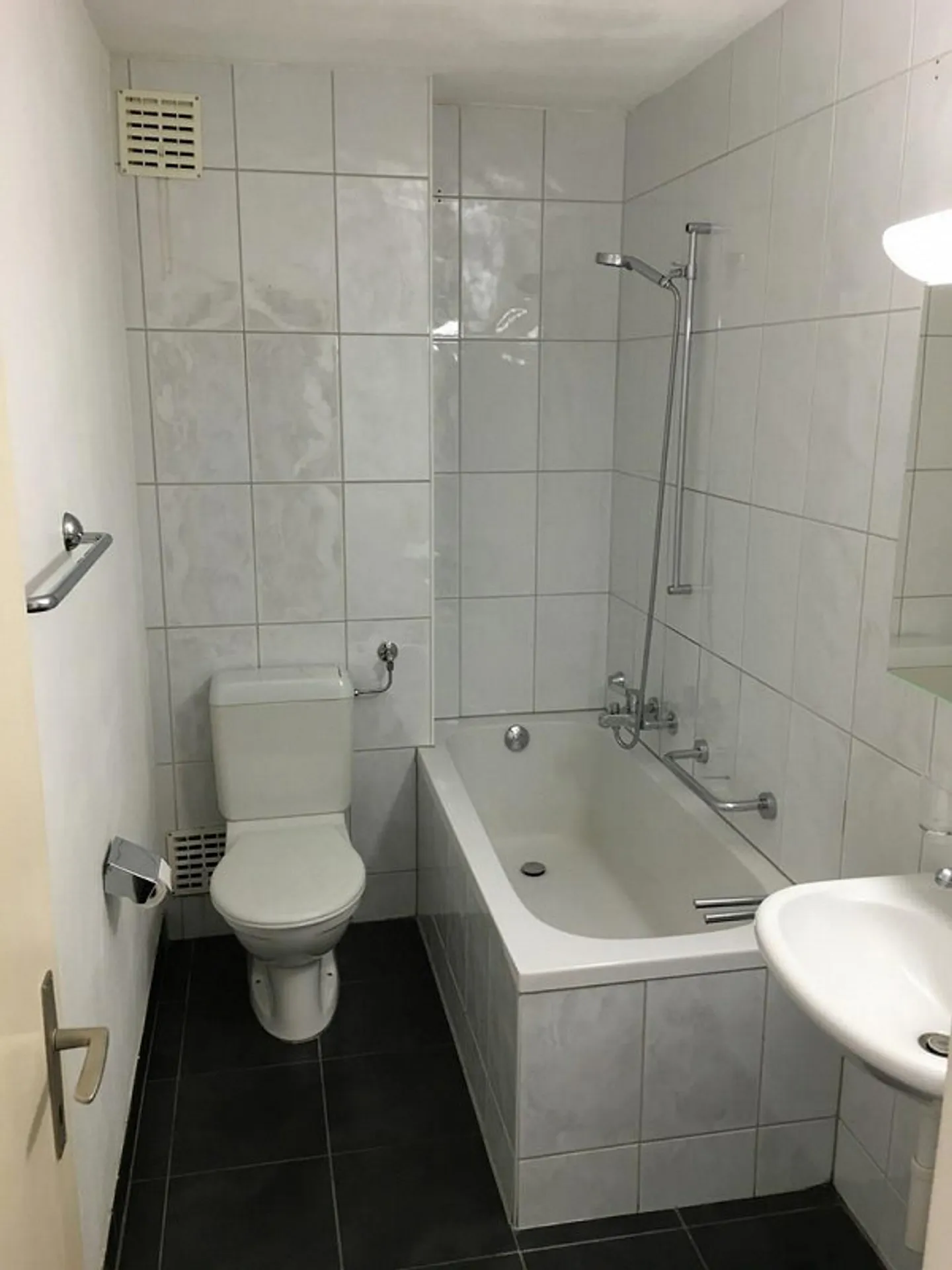 Bell'appartamento di 3.5 stanze di fronte a Coop Bäregg - Foto 11 di 19