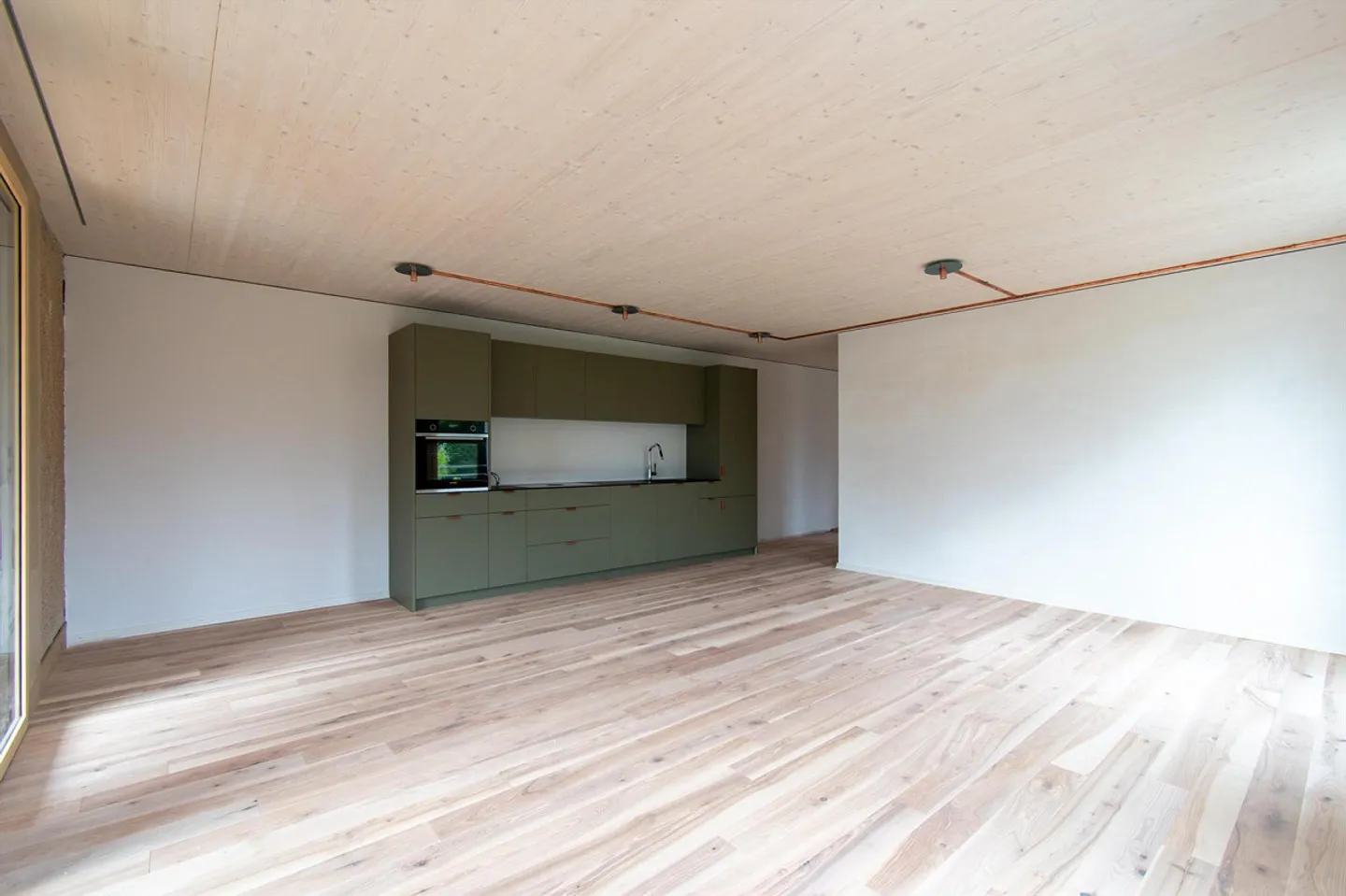 Attractive 4.5 Room Apartment with Loggia - Photo 2 of 10