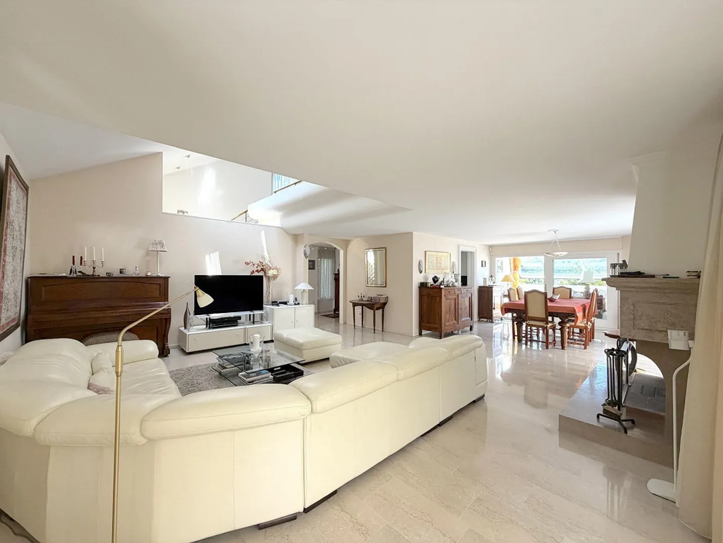 Binningen: Spacious 6.5 Room Villa with Winter Garden and Indoor Pool - Photo 4 of 14