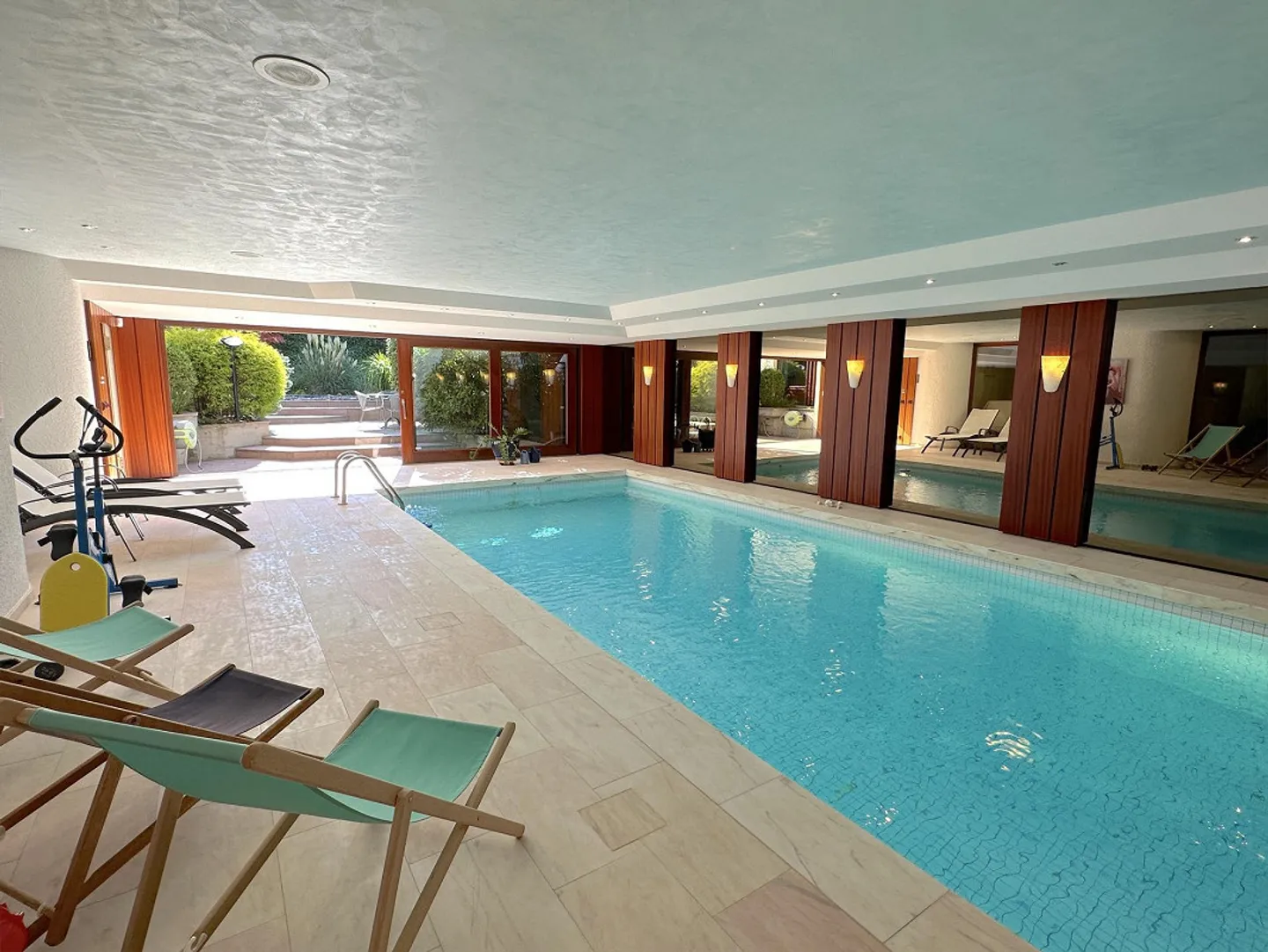 Binningen: Spacious 6.5 Room Villa with Winter Garden and Indoor Pool - Photo 8 of 14