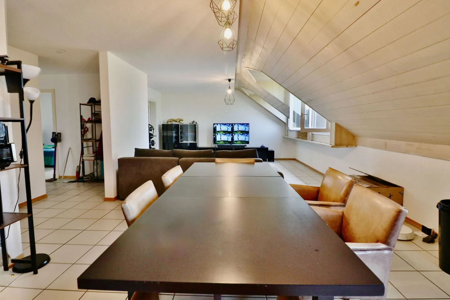 4.5 BRIGHT ROOMS IN A BUCOLIC SETTING - SMALL CONDOMINIUM OF 6 UNITS - Photo 2 of 12