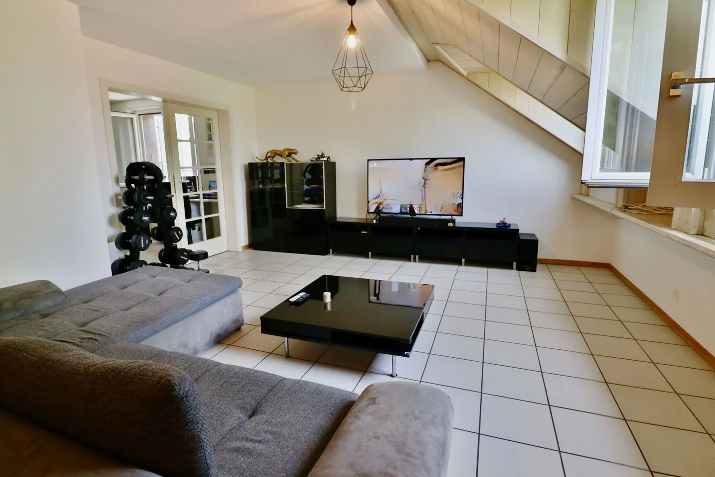 4.5 BRIGHT ROOMS IN A BUCOLIC SETTING - SMALL CONDOMINIUM OF 6 UNITS - Photo 3 of 12